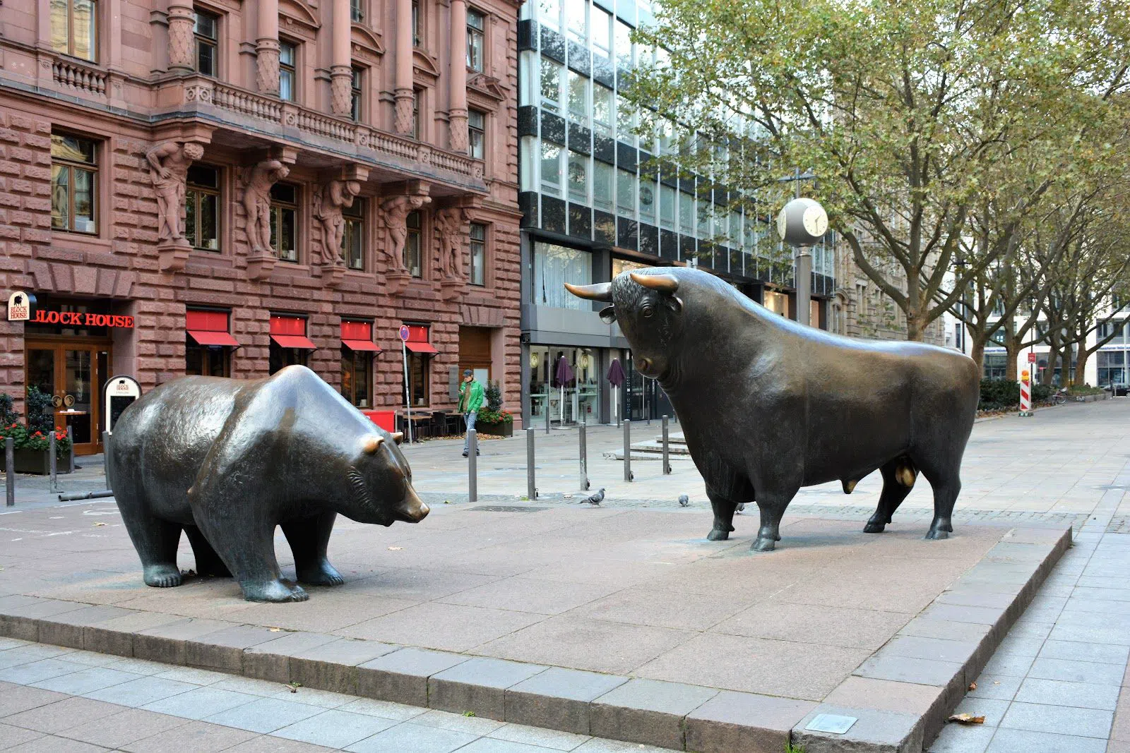 Bulle und Bär at Börsenplatz, Frankfurt