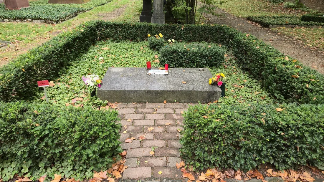 Frankfurter Hauptfriedhof — Adorno & Schopenhauer graves, Frankfurt