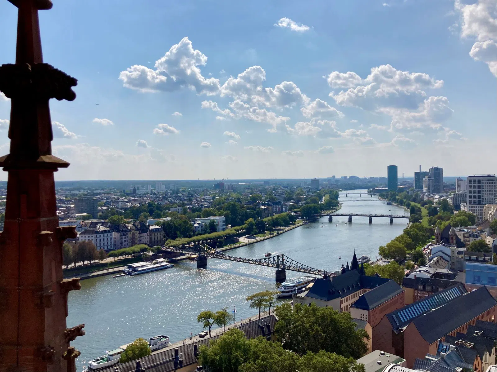 Domturm — toren van de Kaiserdom St. Bartholomäus, Frankfurt
